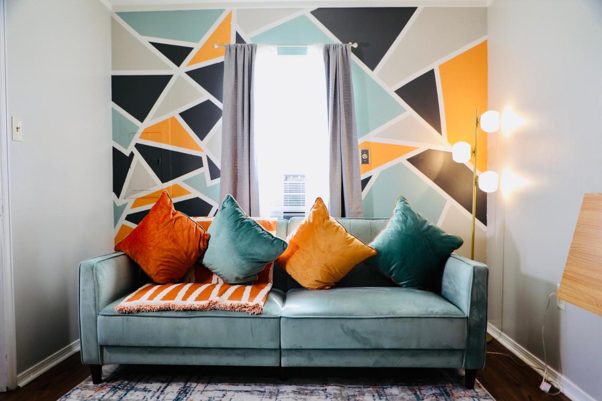 Cozy With Wifi And Ac In Fabulous Guest house Houston